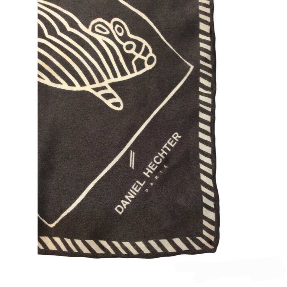 DANIEL HECHTER PARIS Gray Animals Print Silk Scarf 20"/20,5" EX COND - Picture 3 of 10